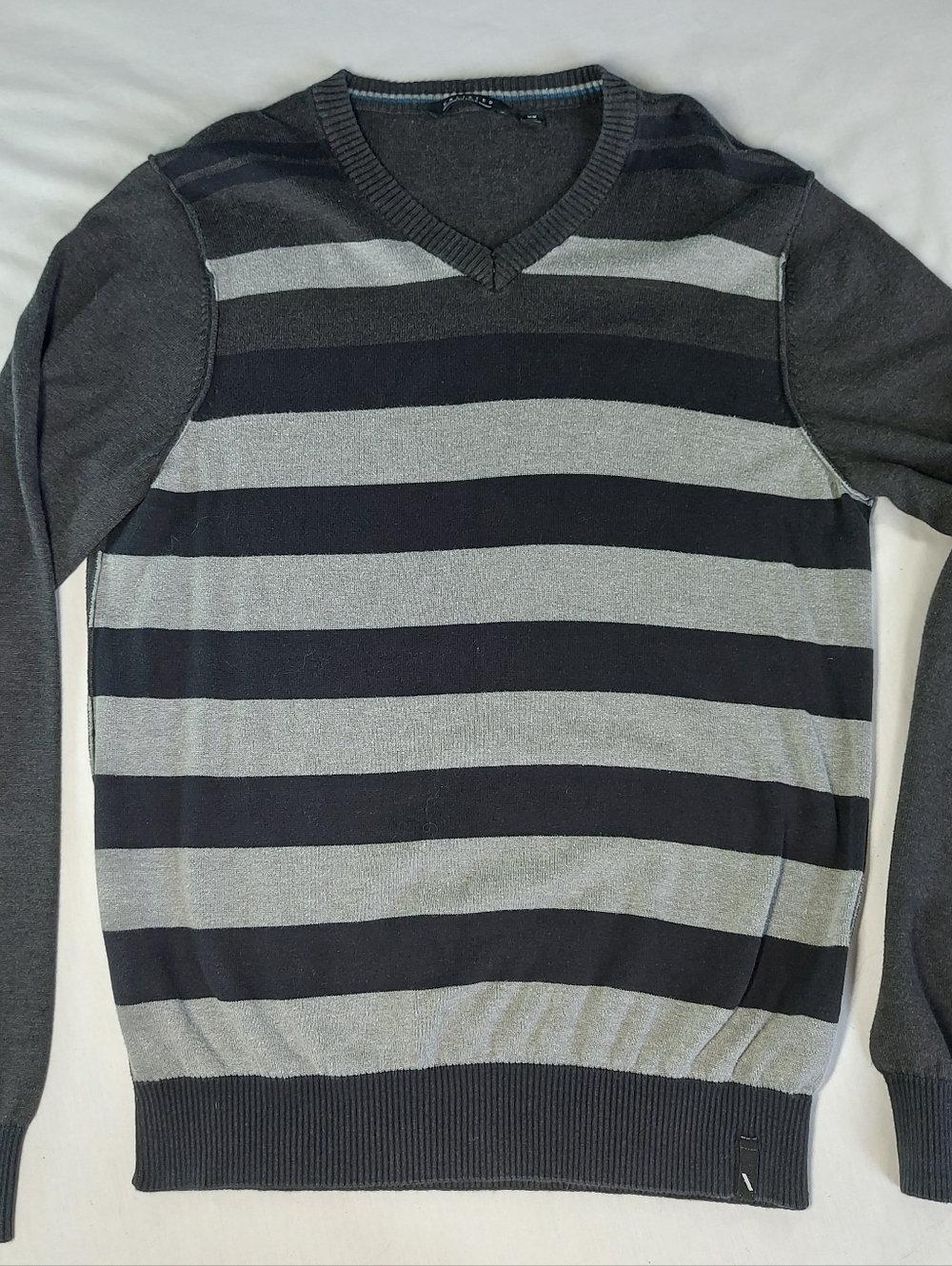 Kenneth Cole Unlisted Striped Y2K V- Neck Lightweight Sweater, Medium